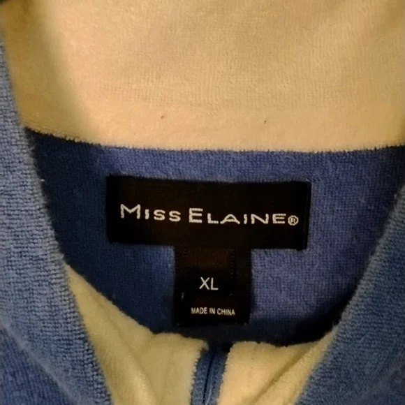 Front Zip Robe - Picture 3 of 4